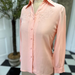 1940s Peachy pink silk blouse with hand embroidery details UK8