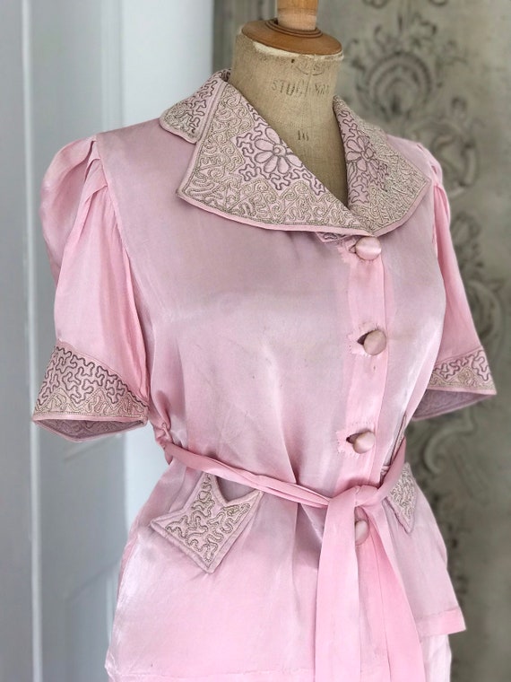 Vintage 1920s 1930s Rare Pink silky satin gold emb