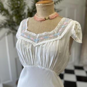 Abito lungo sottoveste con taglio sbieco del 1930