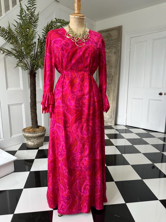 Jaren 70 Zijden maxi-jurk in felroze met bellmanchetten België