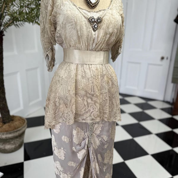 Vestido eduardiano de encaje y seda: estilo Titanic con detalles de pedrería, talla 8/10 (Reino Unido)