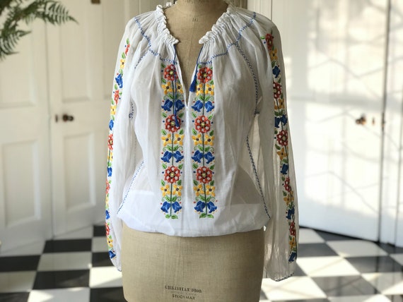 Vintage 1930s Hungarian hand embriodered muslin bl