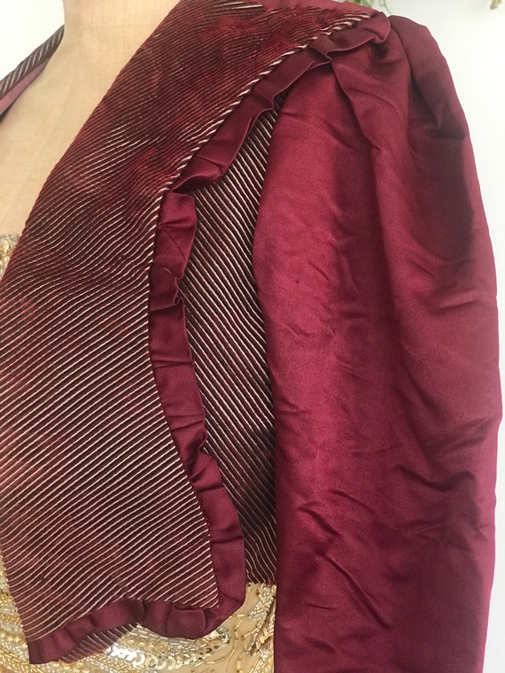 Victorian / Edwardian silk satin and velvet jacke… - image 3