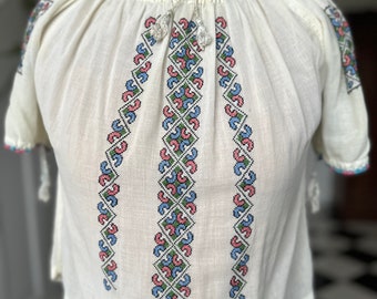 Vintage Hungarian muslin blouse hand embroidery details front and back