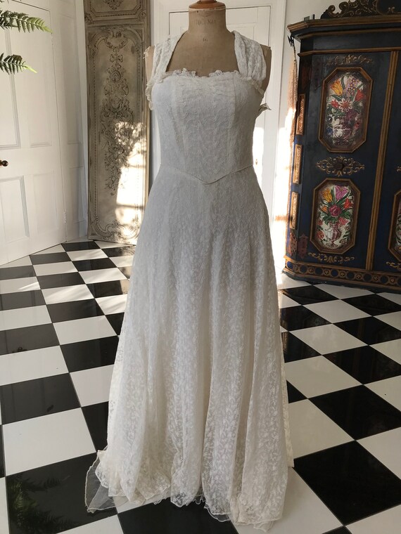 Vintage 1940s white lace A line halter neck weddin