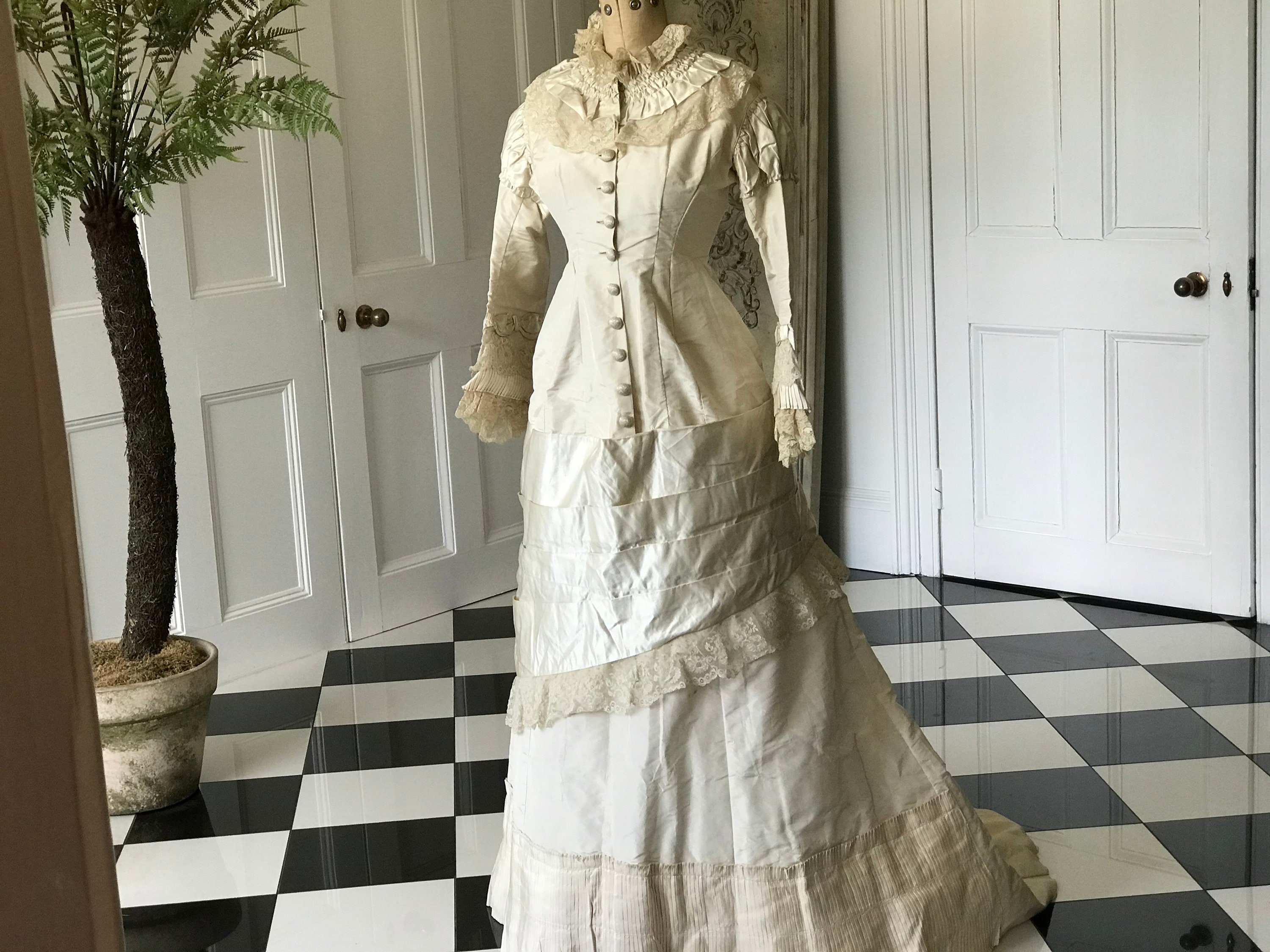 wedding dresses from 1800’s