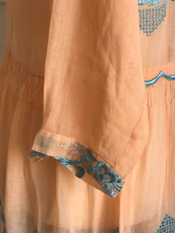 1920s summer dress in Peach muslin and silk floss… - image 8