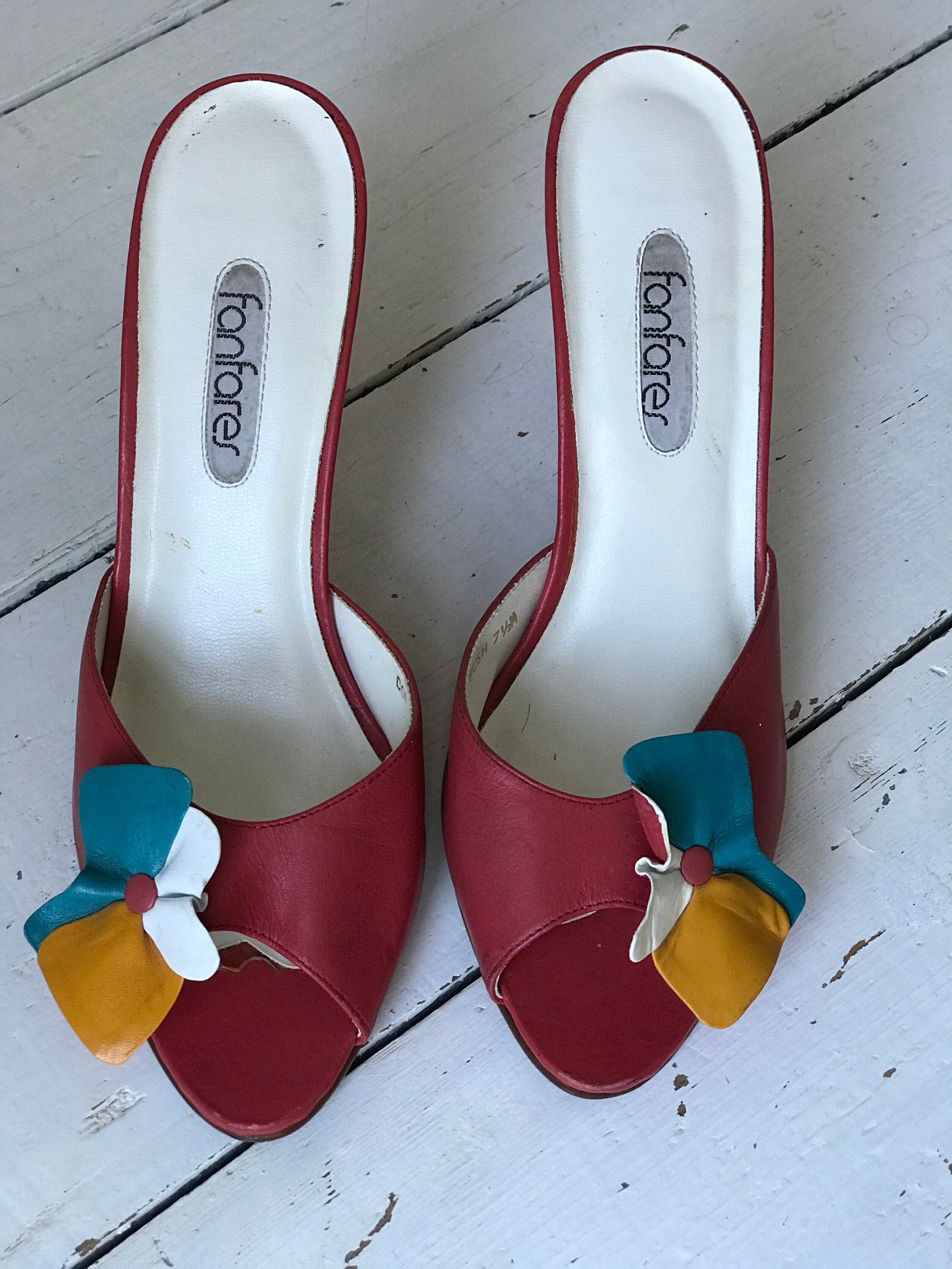 Vintage 70s Red Leather Heeled Slippers With 3D Flower - UK 
