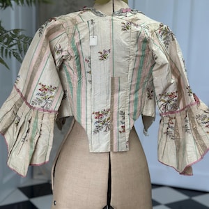 Sällsynt sidenliv från Spitalfields från 1770-talet med eleganta detaljer, samlarobjekt i museikvalitet