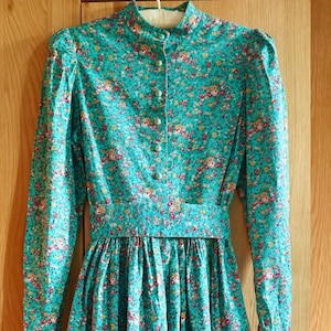 1970s 1980s do Victorian Rose Print Cotton/Calico Midi Dress, Boho/Cottagecore/Little Women/Prairie/Peasant/Country/Farm/Work Dress