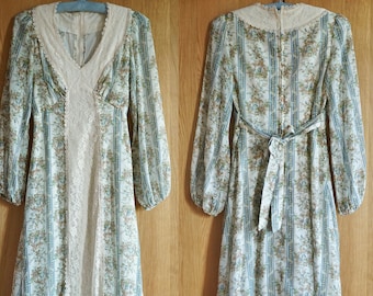 1970s Floral Print Maxi Dress: Vintage Lace Panel Boho Gown with Oriental Novelty Print