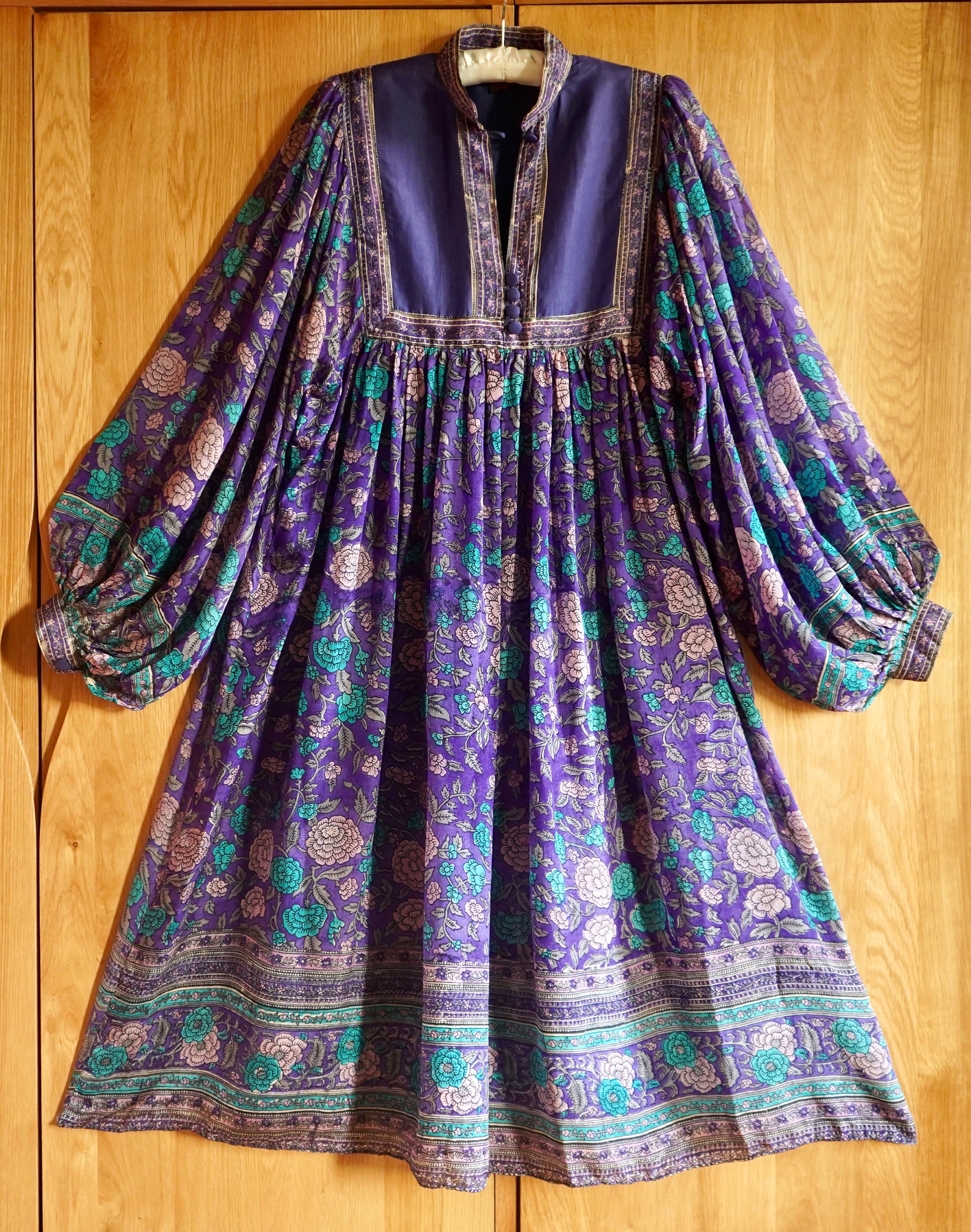 シルクRitu Kumar for Judith Ann ぼたん花柄ワンピース Vintage 1970s Ritu Kumar For Judith Ann Blue & Orange Silk