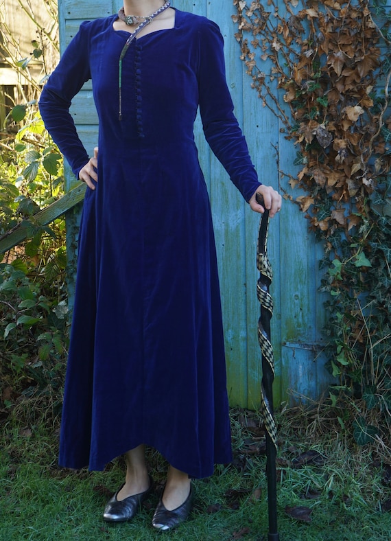 1930s blue velvet dress Beautiful Original 1930s Vintage Rich Electric Blue Silk Velvet Evenin –  Black Sheep Antiques main image 1