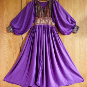 1970s Hand Embroidered Velvet Bodice Ethnic/Folk/Hippie/Boho/Festival/Kuchi/Tribal/Nomads/Goddess Balloon Sleeve Afghan Dress M L
