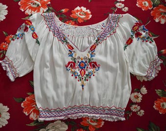 Blusa húngara bordada a mano de los años 30 y 40, estilo bohemio folclórico.