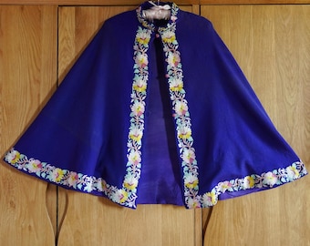 Vintage, ręcznie haftowana peleryna: kurtka w stylu art déco z lat 30. i 40. XX wieku