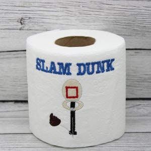 Carta igienica ricamata con scritta "Slam Dunk Basketball"