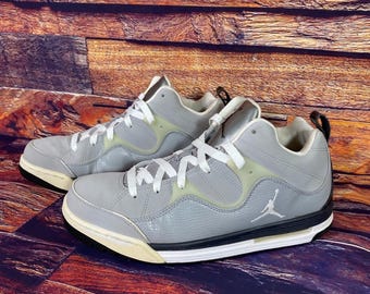 Auténticas zapatillas Nike Air Jordan n Flight TR 97 Mid vintage. Talla 9. Usadas. Estilo n.° 574417-003 de 2013. Gris y negro.
