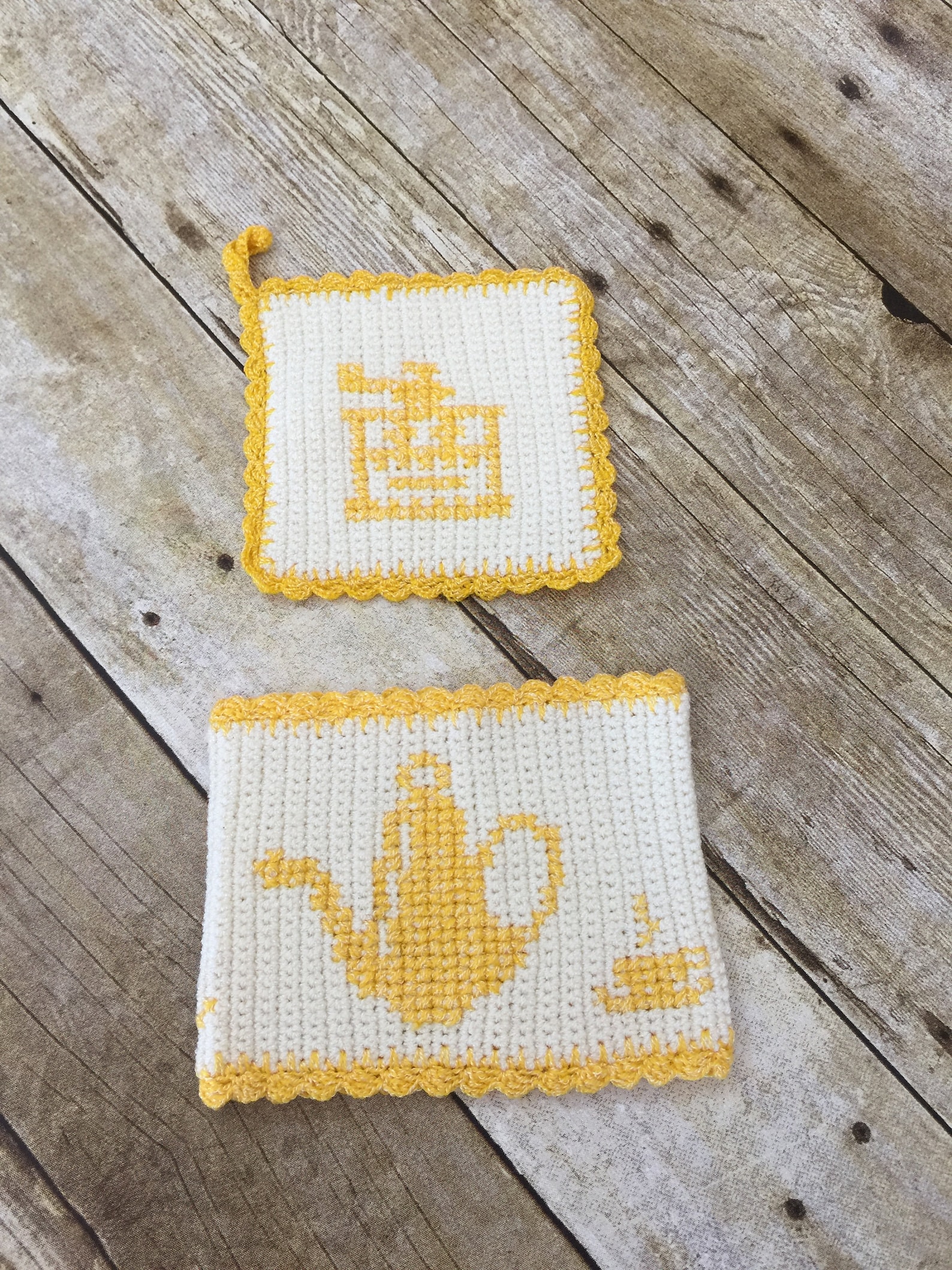 Vintage Knitted Pot Holder Set. Ivory/yellow. Kitchen. Etsy Sweden
