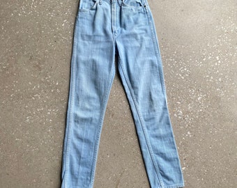 Vintage Tapered Leg Wrangler Jeans / Vintage 70s Wrangler Jeans / Light Wash Womens Jeans / Vintage Womens Wrangler Jeans XS