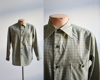 1970s Mens Green Button Down Shirt