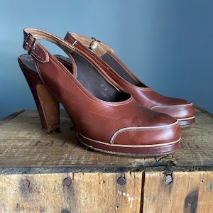 1940s 1950s Brown Leather Sling Back Heels 7 / Vintage Brown Leather Heels Size 7 / 40s Brown Stacked Heels