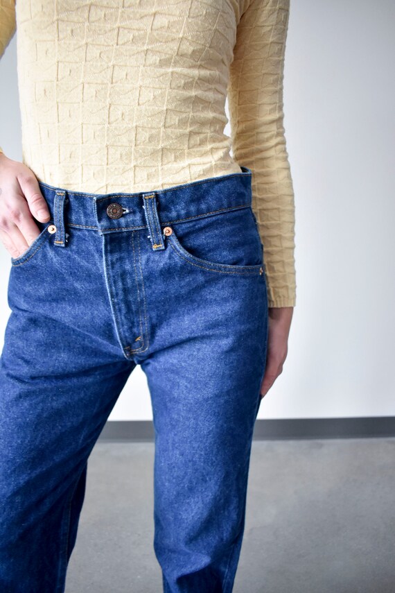 Vintage Dark Wash Levis Jeans - image 4