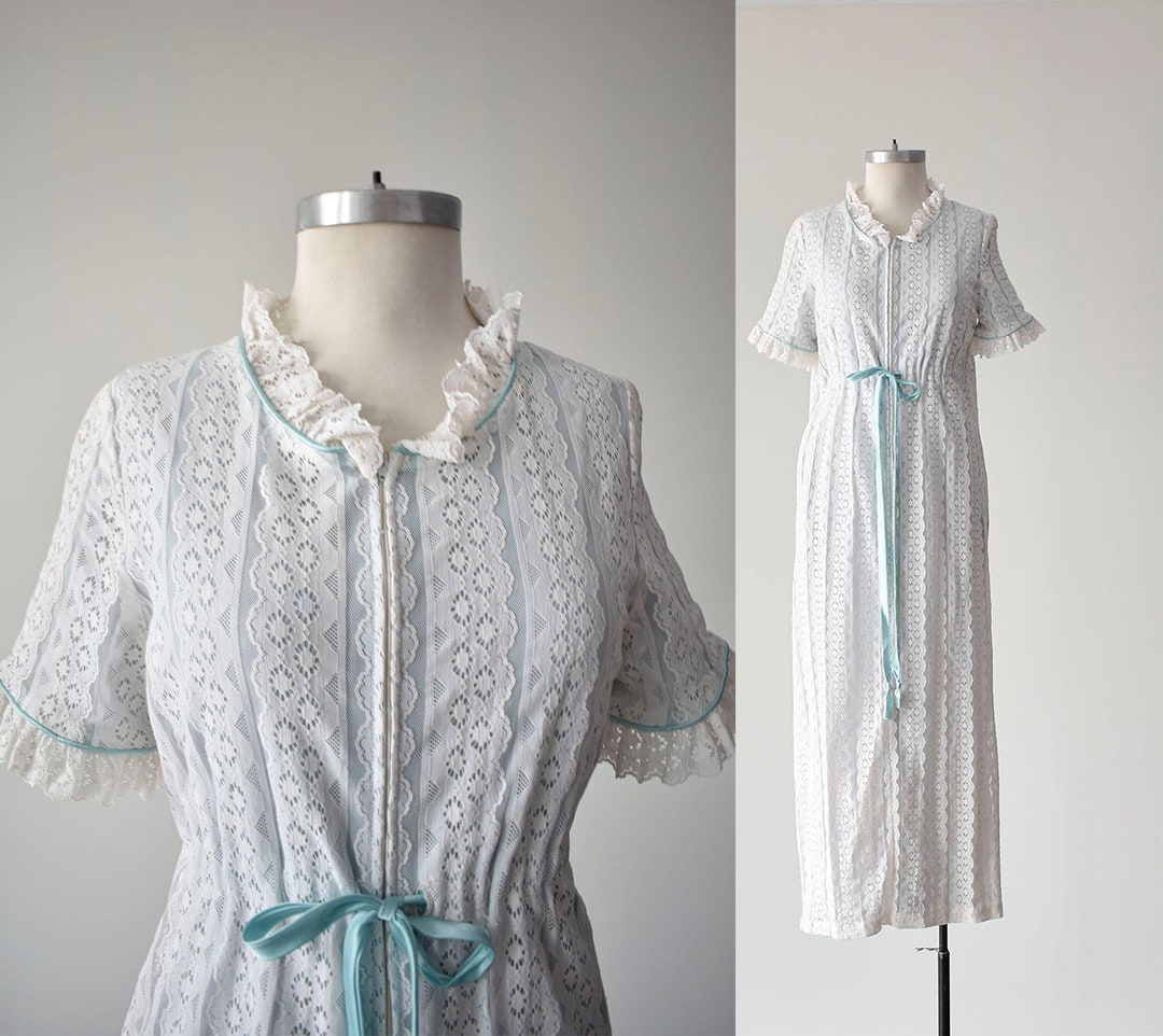 Vintage 1970s White Lace Robe / Vintage 1960s Dressing Gown / Etsy