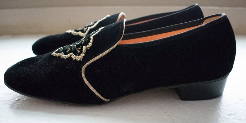 Vintage 1960s Oomphies / Vintage Pilgrim Shoes / Vintage Black Velour Shoes / Vintage Shoes 6 / Vintage Heels / Black and Gold heels image 6