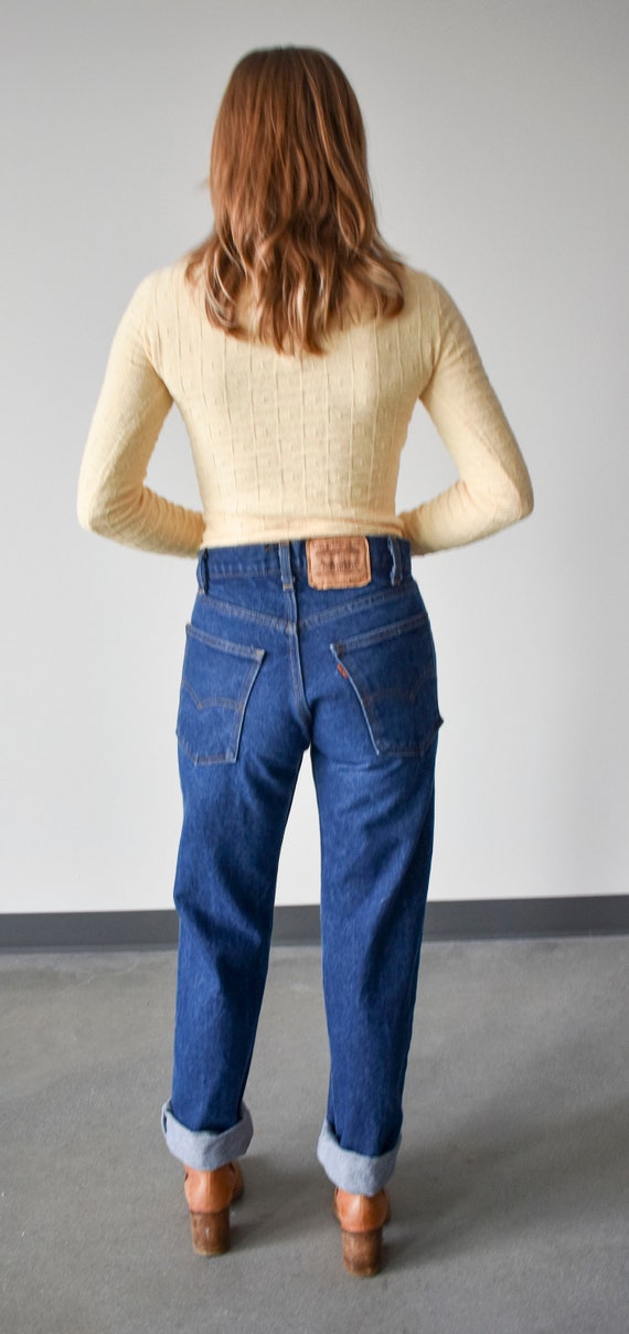 Vintage Dark Wash Levis Jeans - image 9