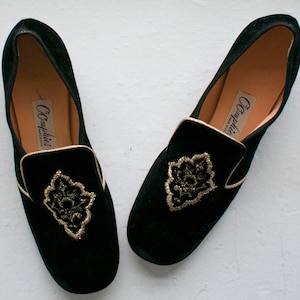 Vintage 1960s Oomphies / Vintage Pilgrim Shoes / Vintage Black Velour Shoes / Vintage Shoes 6 / Vintage Heels / Black and Gold heels image 8
