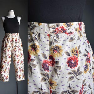 1950s Cream Floral Cropped Pants / Vintage Pedal Pushers / Vintage 50s Cigarette Pants / Vintage Side Zips / Floral Side Zip Pants S/M