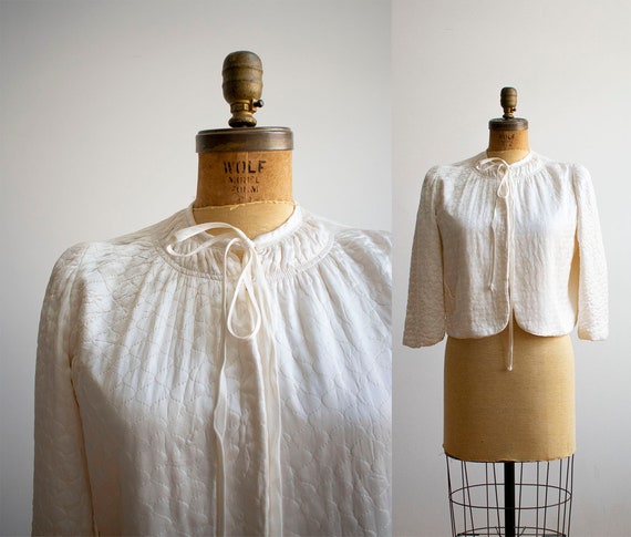 Vintage 1940s Bed Jacket / White Quilted Bed Jacke