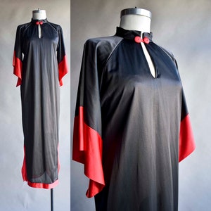 Vintage 70s Black and Red Nightgown / 70s Long Nightgown / Gothic Vintage Nightgown / Red and Black / Black and Red Nightgown / 70s robe image 1