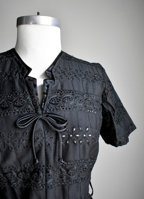 1950s Black Eyelet Lace Cocktail Dress - image 3