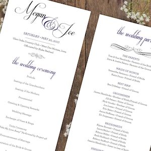 Könnte beinhalten: Hochzeitszeremonie-Programm mit einem violetten und schwarzen Design. Das Programm listet die Reihenfolge der Ereignisse der Hochzeitszeremonie auf, darunter das Vorspiel, das Platznehmen der Großmütter, das Platznehmen der Mütter, der Einzug, die Begrüßung und die Eröffnungsreden, die Hochzeitsbotschaft, der Austausch der Gelübde und Ringe, die Einheitszeremonie, die Verkündung der Ehe und die Vorstellung der Braut und des Bräutigams. Das Programm enthält auch eine Liste der Hochzeitsgesellschaft, darunter die Eltern, die Trauzeuginnen, der Trauzeuge, die Trauzeugen und die Brautjungfern.