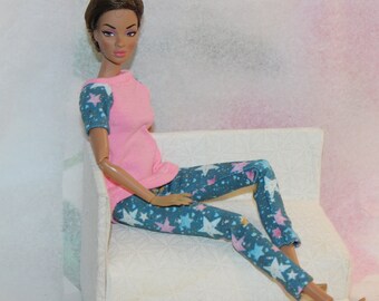Vêtements uniquement, la poupée Poppy Parker n'est pas incluse. Le t-shirt et le pantalon extensible conviennent aux poupées mannequins de 11,5 po à 12 po. Vêtements de poupée à l'échelle 1:6 fabriqués aux États-Unis