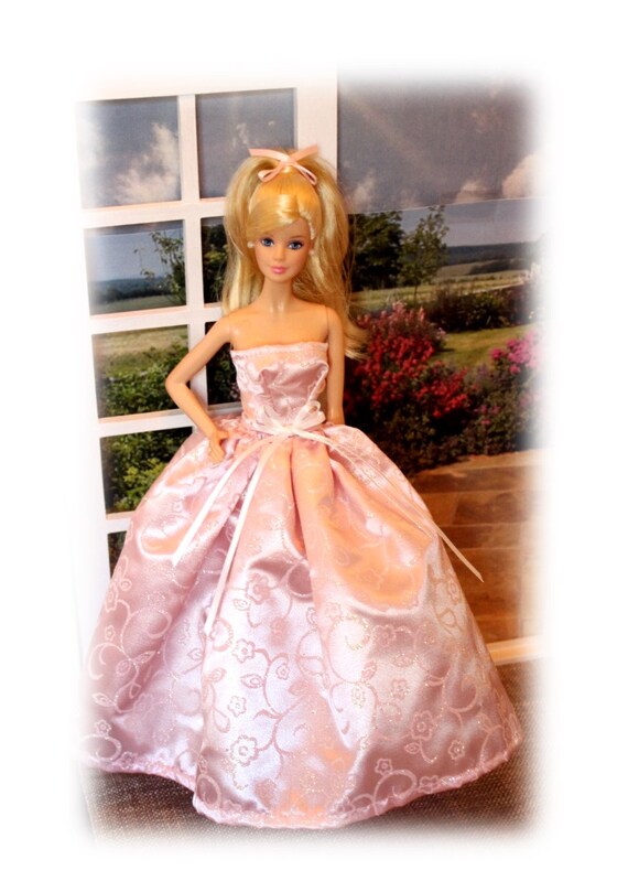 Robe Barbie princesse Fleur de mai ,Vêtement pour poupée Barbie