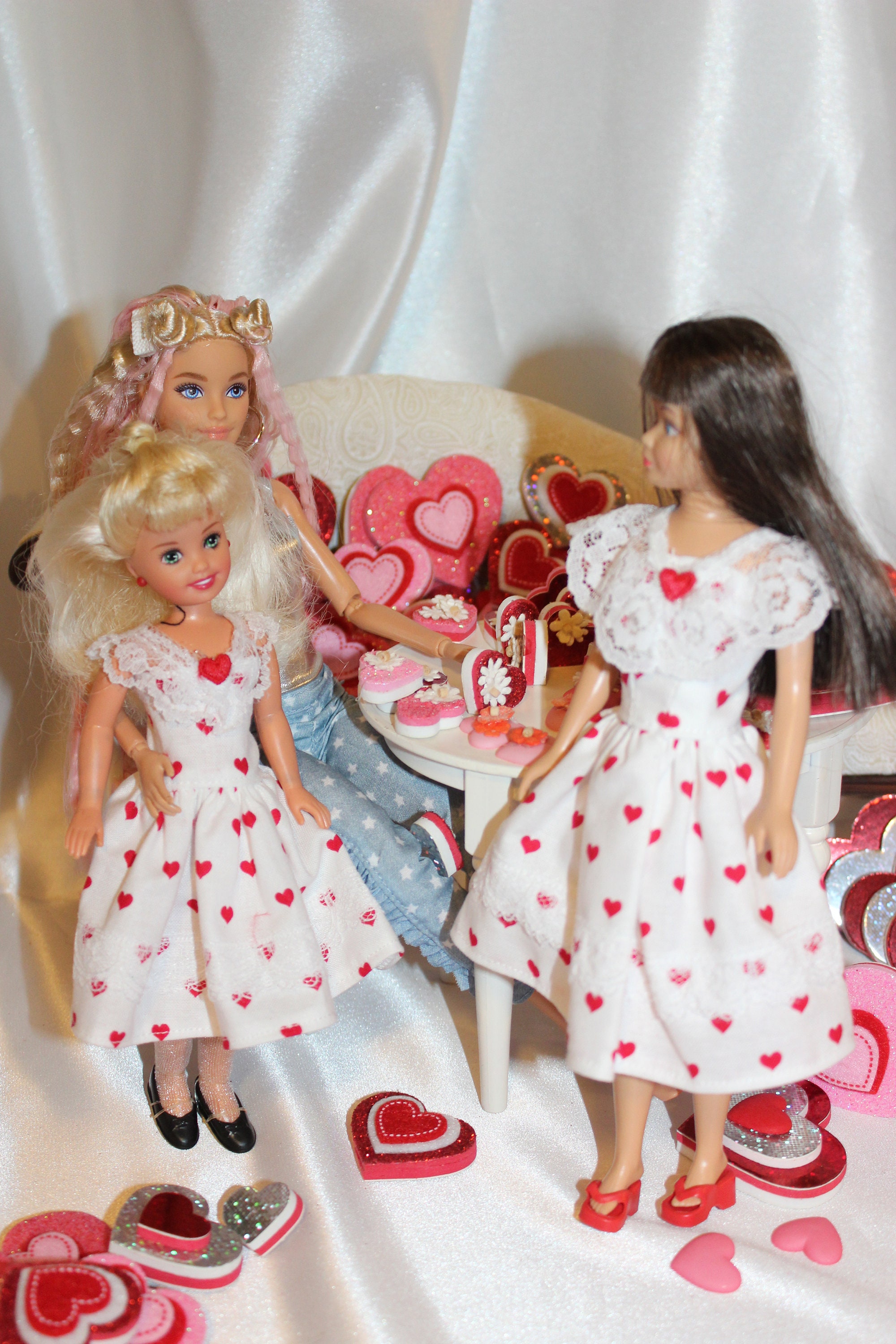 Ensembles Sister pour poupées fantaisie. Ensemble de 4 robes