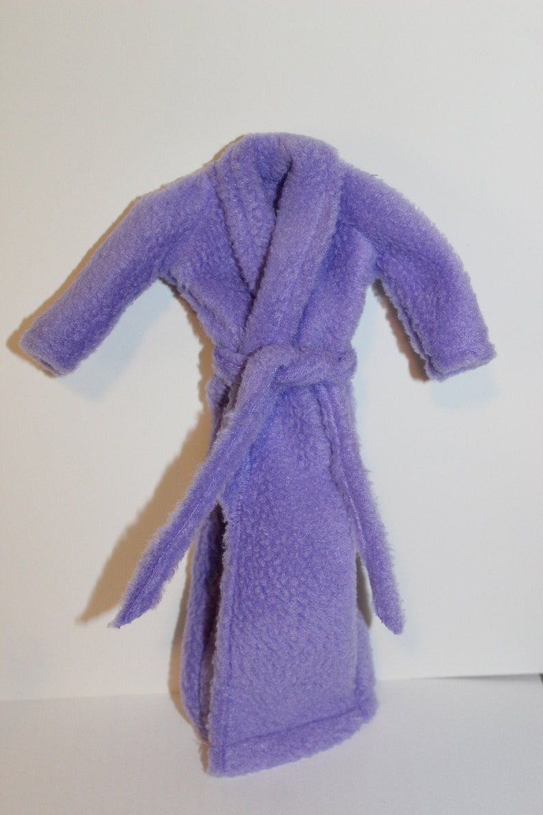 Luxueuse robe pourpre longue au sol. Convient aux poupées mannequins de 11 1/2 po à 12 po. Vêtements de poupée. Cadeau enfant. Cadeau fille. Noël image 2