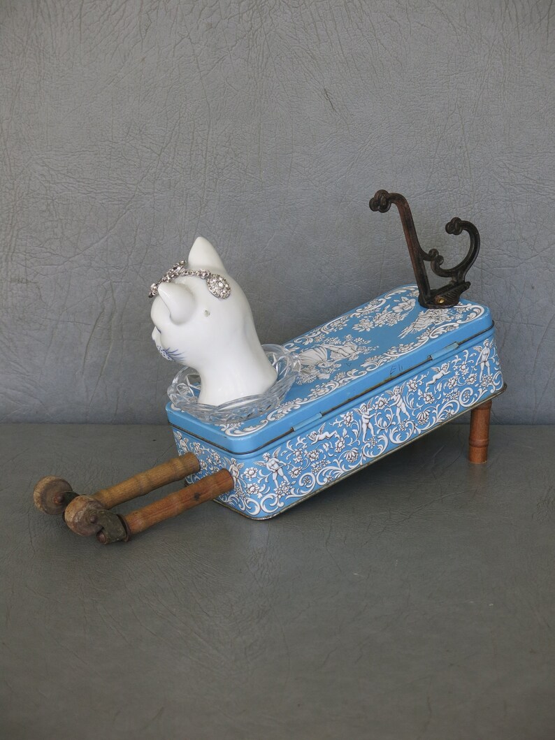 Cat assemblage Isobel. Porcelain cat head blue image 5