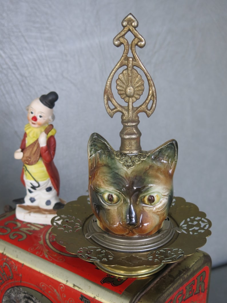 Assemblage circus cat. Porcelain cat head Tiger tobacco tin image 5