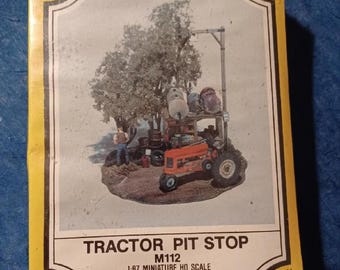 Woodland Scenics Tractor Pit Stop M112  - 1:87 Miniature HO Scale Kit Mini Scene