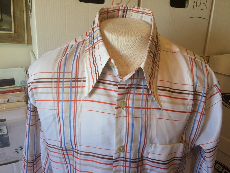 great used condition Vintage Don Loper Shirt Duke of Hollywood 100/% polyester red blue and brown stripes Size XL Tall