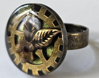 Steampunk Ring - Antique Brass Floral Gear, Resin Statement Jewelry