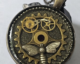 Steampunk Bee Necklace – Round Gear Pendant, Victorian Resin Jewelry