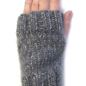 Beginner Mitts Knitting Pattern WM2051