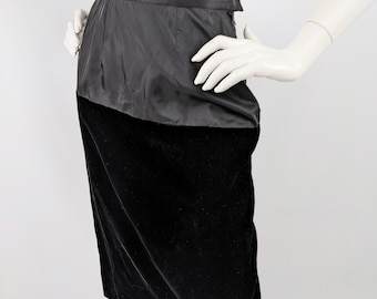 Gonna vintage Givenchy Nouvelle Boutique in seta e velluto a vita alta, stile gotico-glamour.