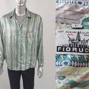 FIORUCCI Camisa de fiesta vintage de satén verde para hombre, manga larga, estampado integral, patrón de mapa y oso / Talla L