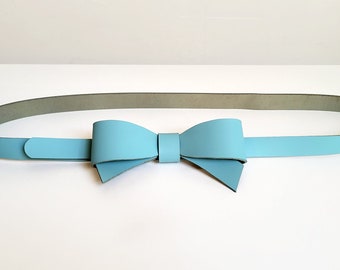 Ceinture noeud en cuir bleu ciel. Ceinture pour femme avec nœuds